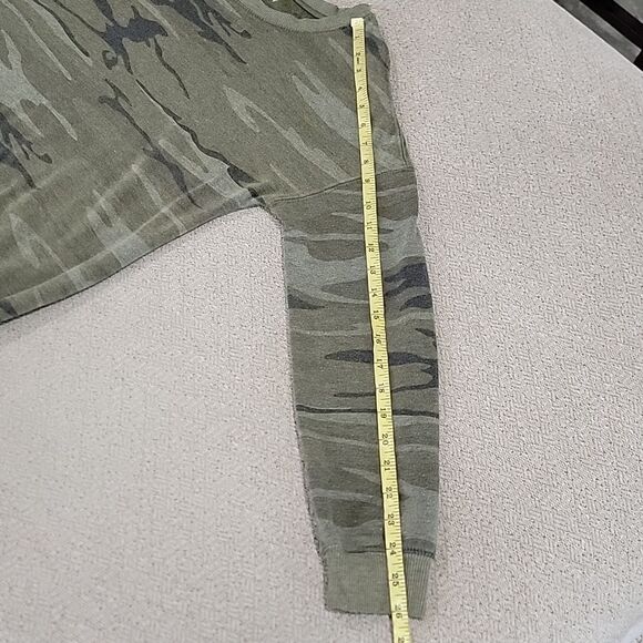 Zoe + Liv Green Camouflage Print Crew Neck Sweatshirt - Size Small - Picture 8 of 14